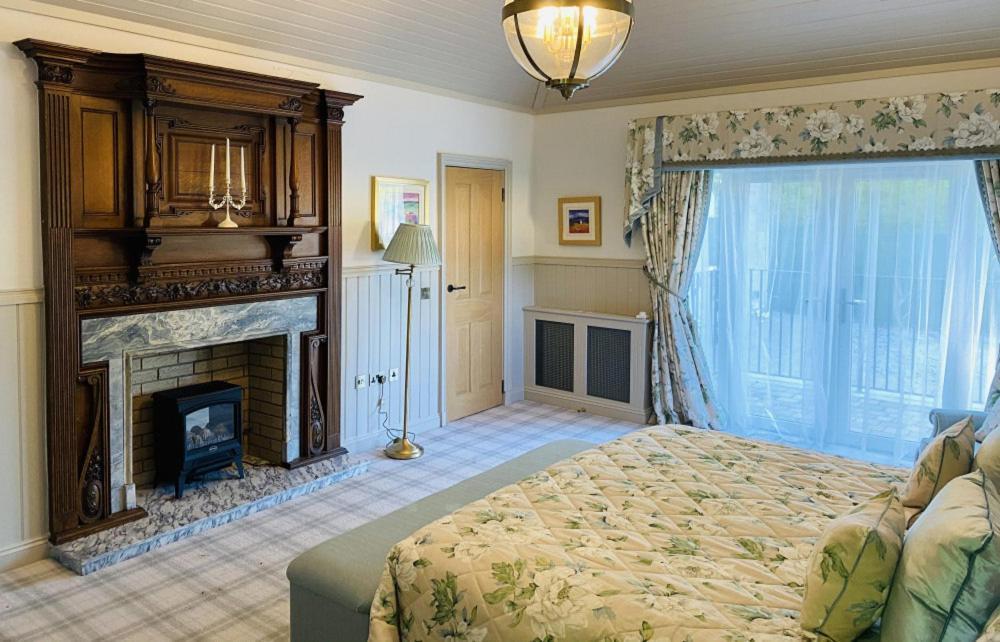 Crossbasket Castle Hotel & Restaurant High Blantyre Екстериор снимка